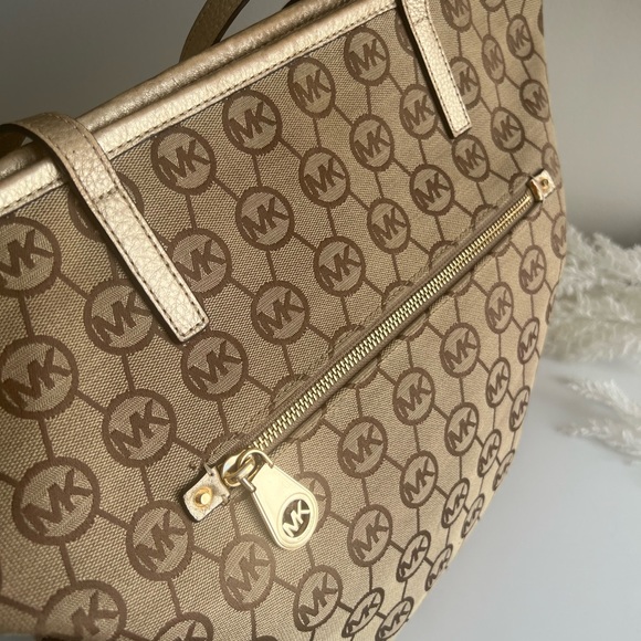 Michael Kors Logo Print Large Tote Bag - Picture 5 of 7